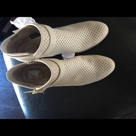 Shoes - Picture 4 of 4